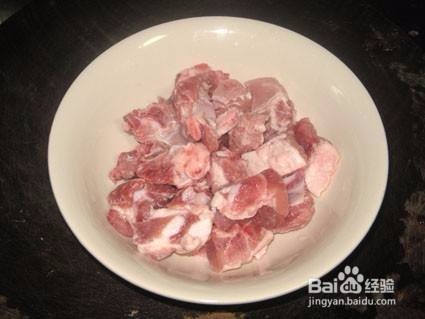 怎样做好吃又营养的白果小排汤？