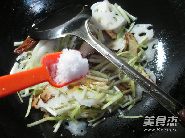 香干韭菜芽炒莲藕