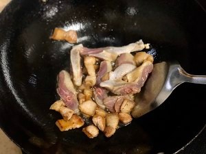 腊鸭腿炖萝卜省着吃的做法