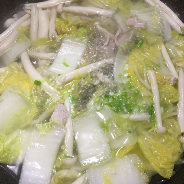 菌菇肉片白菜汤