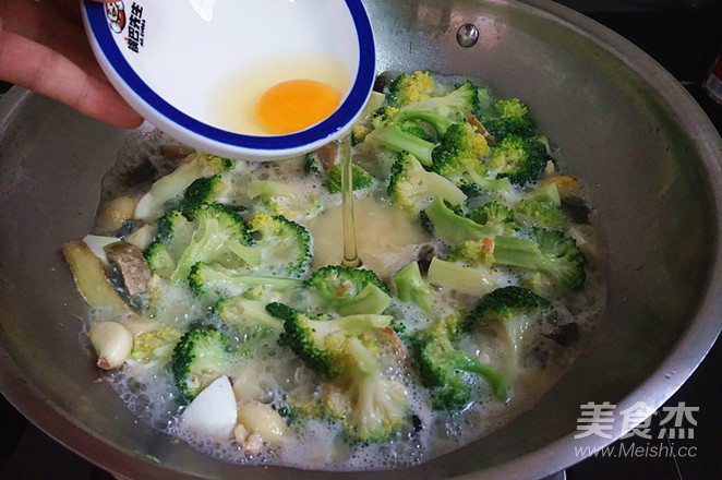 上汤西兰花的做法