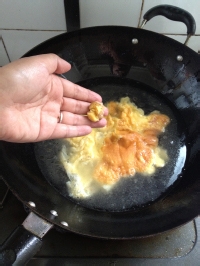 盛夏多吃些苦----苦瓜煎蛋汤