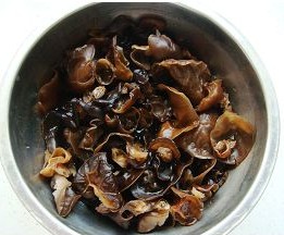 西兰花拌黑木耳