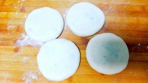 怎么做奶香紫薯发面饼？