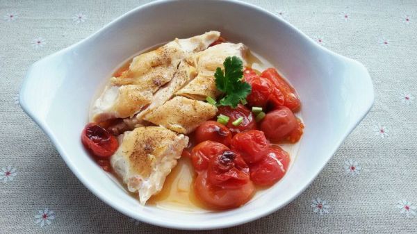 圣女果烤鸡胸肉