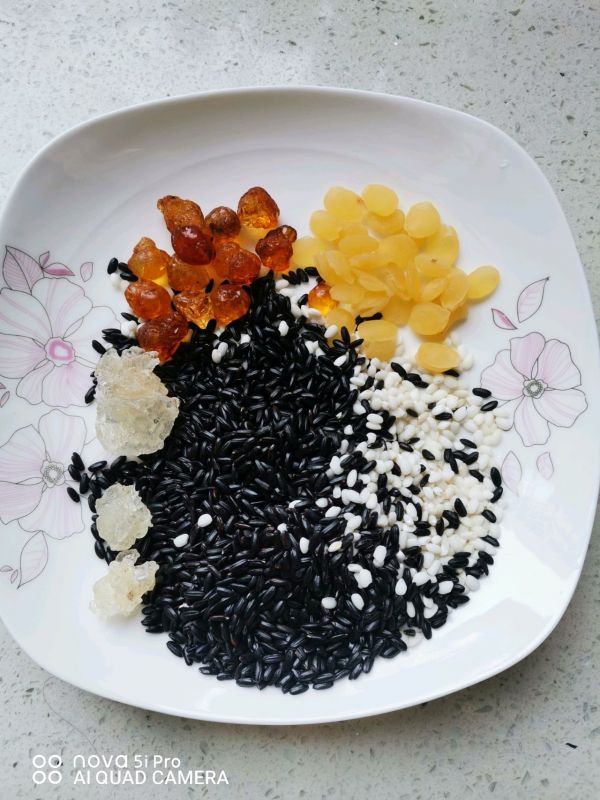 桃胶皂角米血糯米奶茶