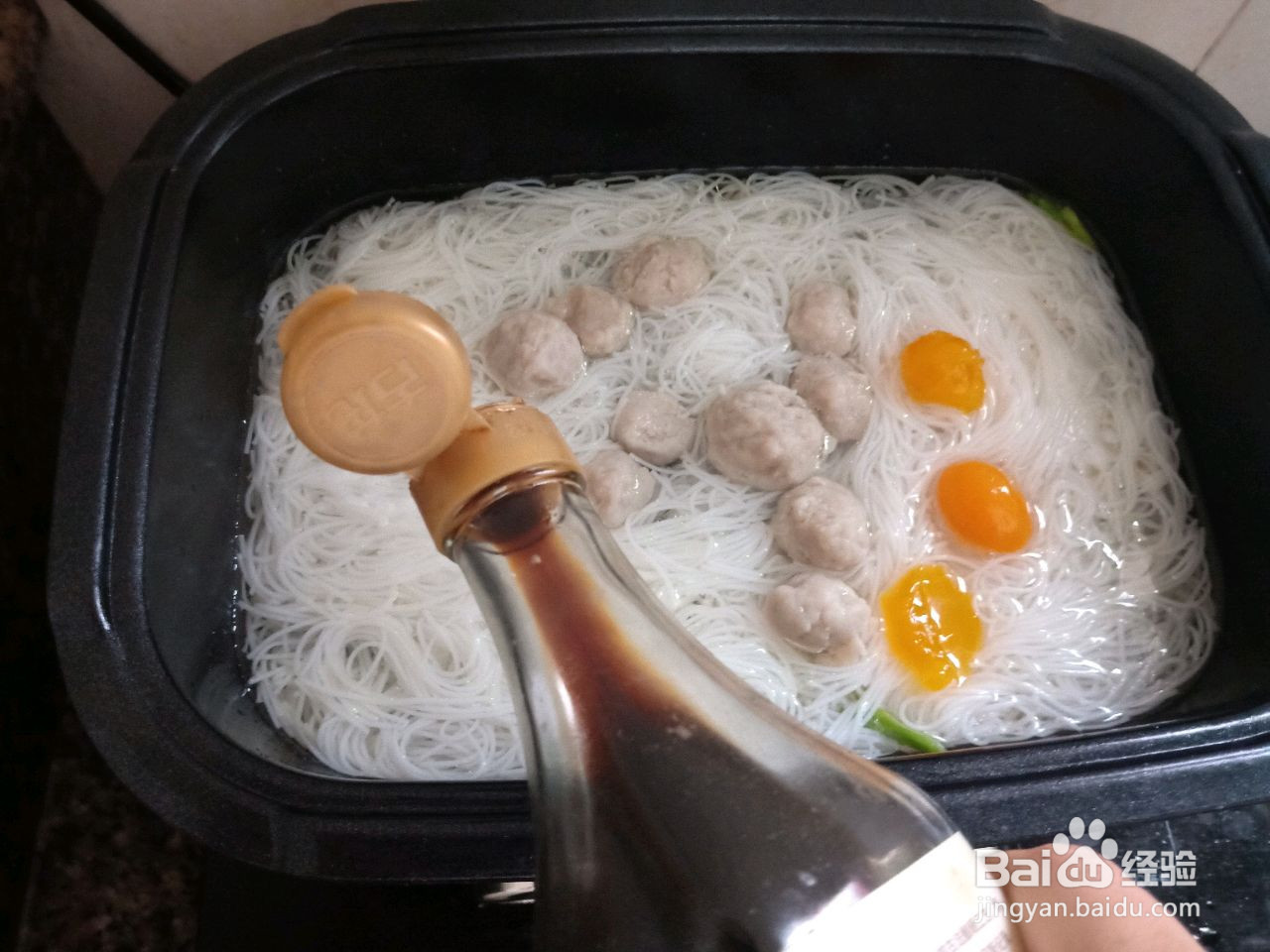 咸蛋黄肉丸汤粉的做法