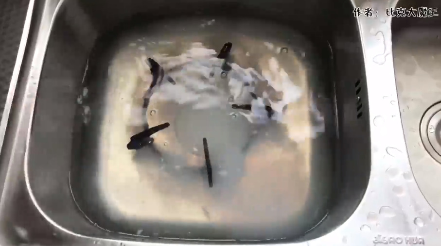 怎么清洗灶台架油污