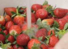 草莓果酱和草莓牛奶的做法