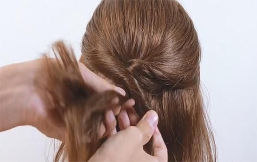 韩剧里女生麻花辫怎么向上翘的