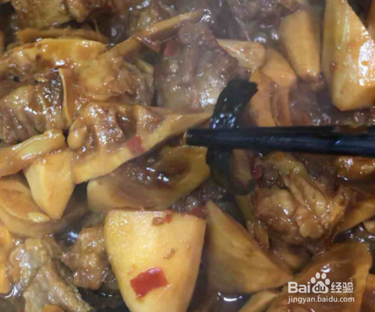 春笋焖牛腩怎么做？