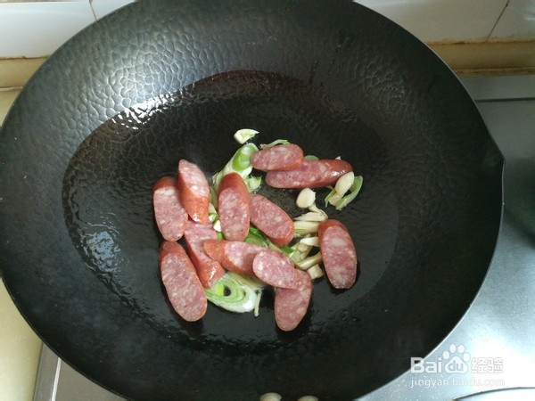 牛肉肠炖梅干菜的美味做法