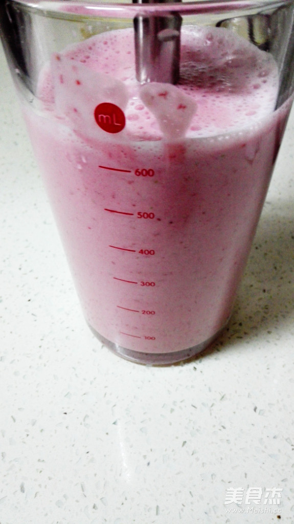 草莓奶昔的做法