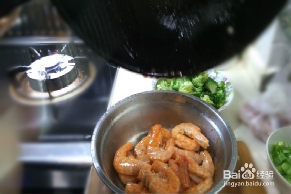 怎样才能做出好吃的家常黄油大虾烧西兰花