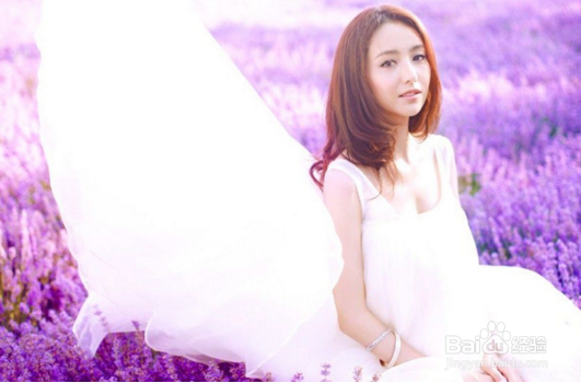 佟丽娅露脐装现身,活得漂亮的女人怕什么被出轨