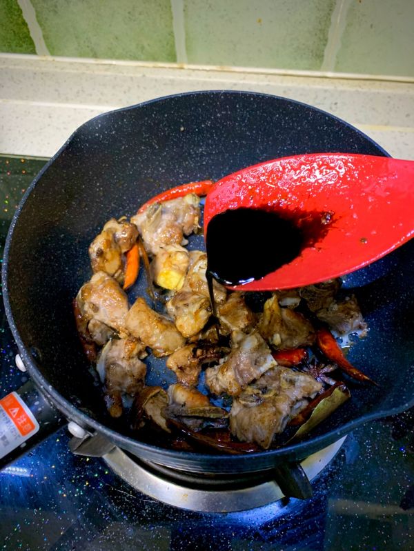 小鲍鱼排骨烧土豆小方