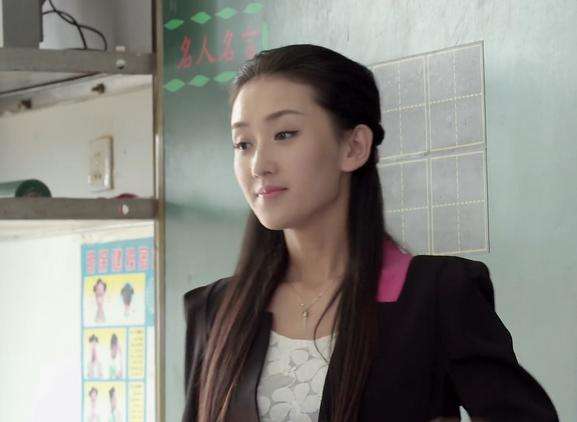 呆头呆脑电视剧里的胡佳慧谁演的，