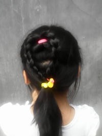 女孩简单可爱心形的辫子