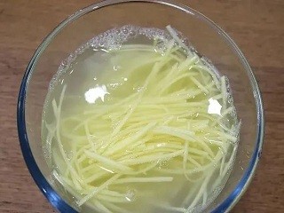 炝拌青椒土豆丝怎么做