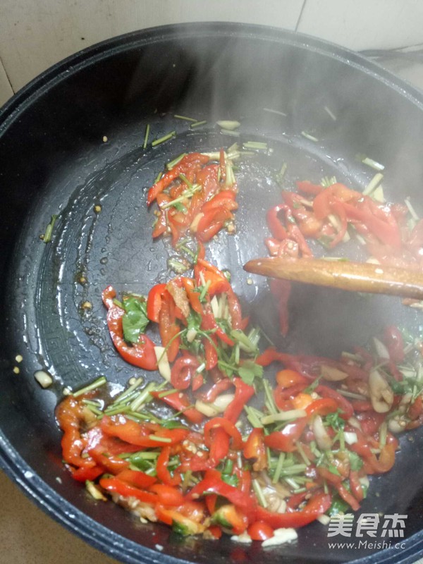 辣椒炒皮蛋豆腐