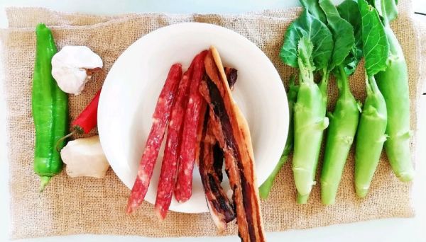 腊肠腊肉炒芥蓝梗