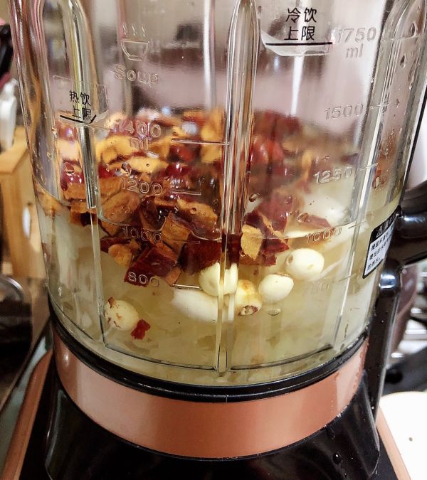 红枣银耳莲子汤