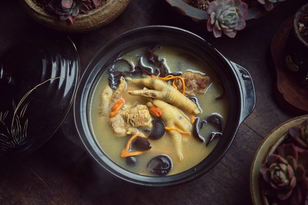 虫草花炖龙骨鸡脚汤