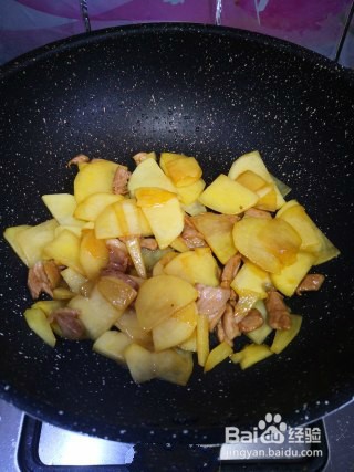 五花肉炒土豆