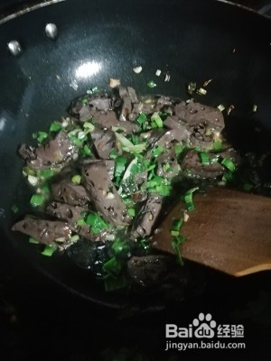 炒鸭血怎么做