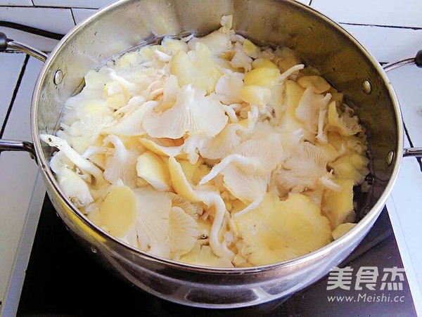 鸡蛋炒黄蘑的做法