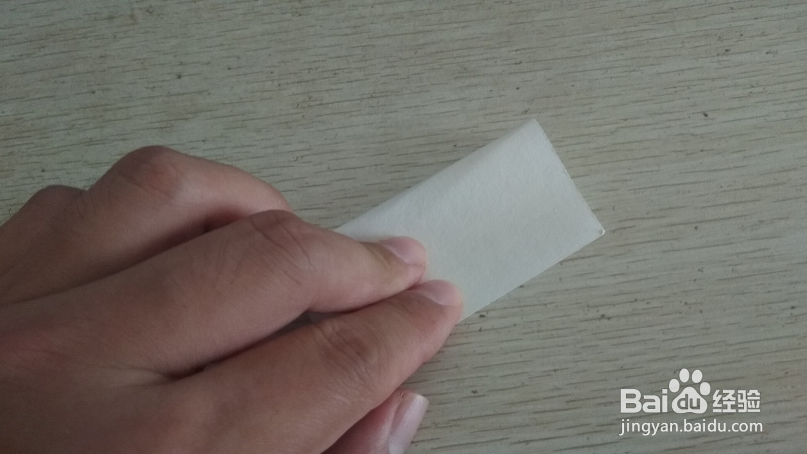 如何用一块正方形素描画纸做梯形的简易钢笔支架