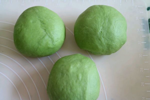 抹茶土司和抹茶豆沙面包