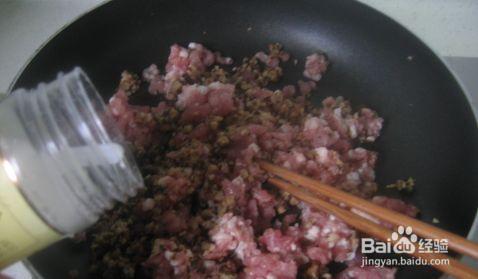 一步步做有胃口的南瓜猪肉香菇水饺