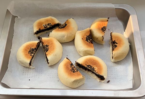 日式蜜豆芝麻包