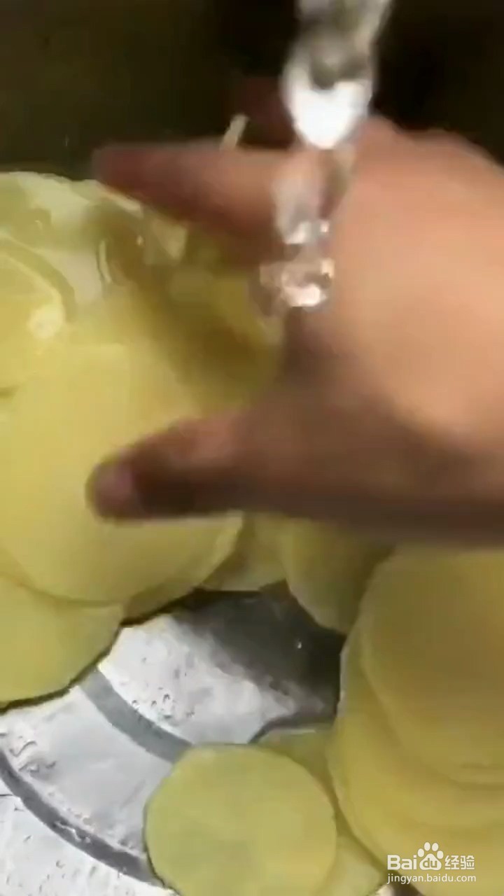 如何制作东北自制麻辣薯片