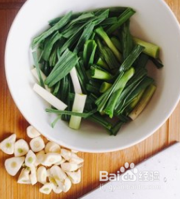 鸭血豆腐煲的做法