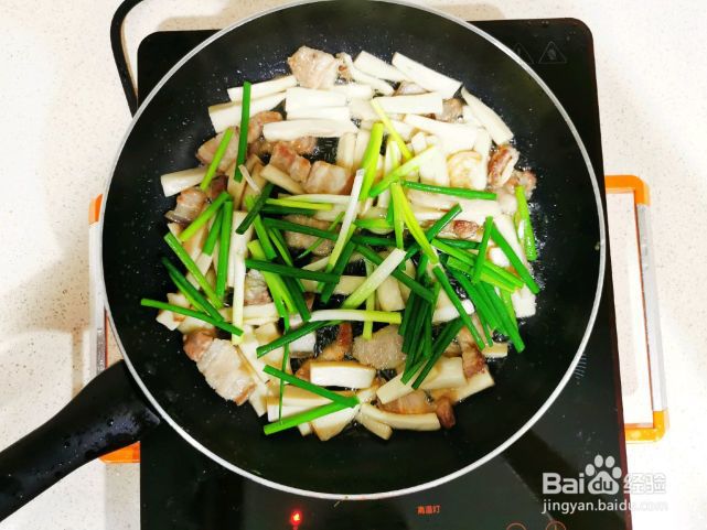 五花肉炒杏鲍菇的做法