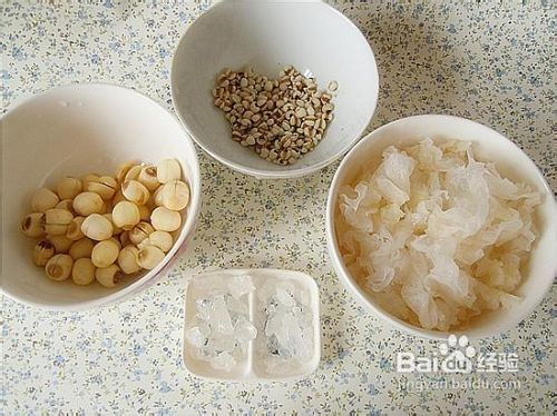 就这样一直美下去——银耳莲子薏仁汤