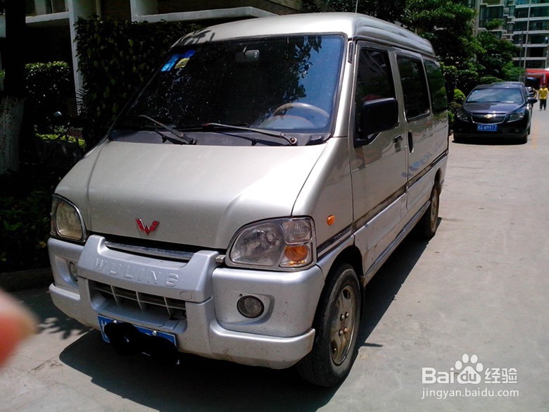 五菱之光怎么换雨刮器