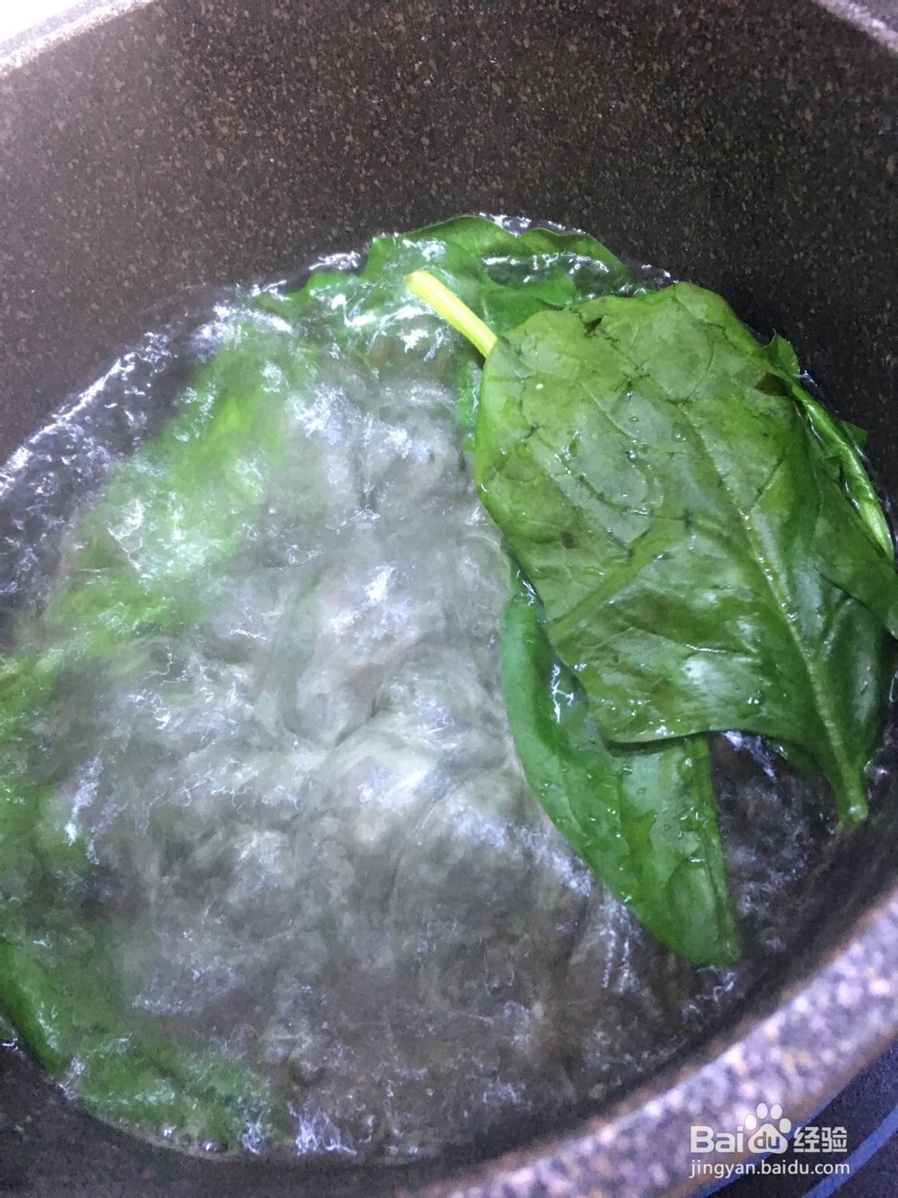 宝宝也爱吃的鲜虾菠菜胚芽米蛋黄粥