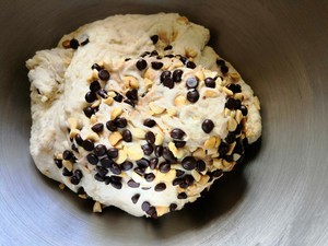 淡奶油花生巧克力豆面包的做法