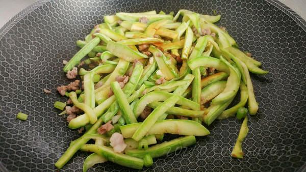 香芹肉酱烧瓜条