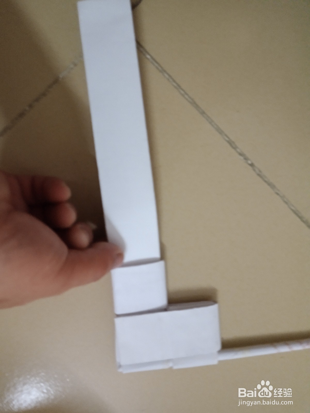 小时的玩具纸手枪