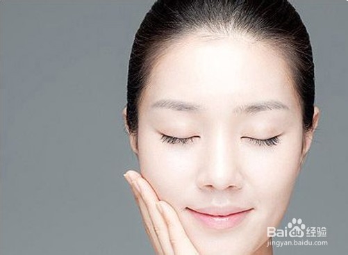 毛孔粗大怎么办？及时清洁皮肤