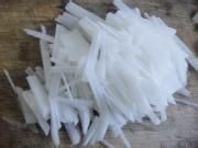 健康美食之萝卜丝鲫鱼汤的家常做法