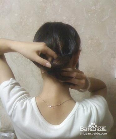 如何简单盘发四 双马尾