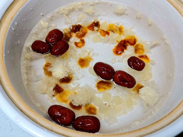 蔓越莓桃胶雪燕羹