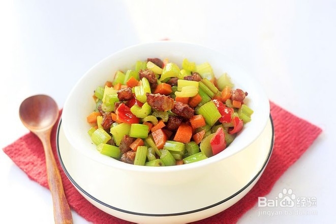 芹菜胡萝卜炒腊肠