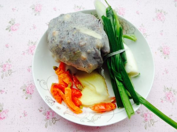 香辣白萝卜焖牛腩