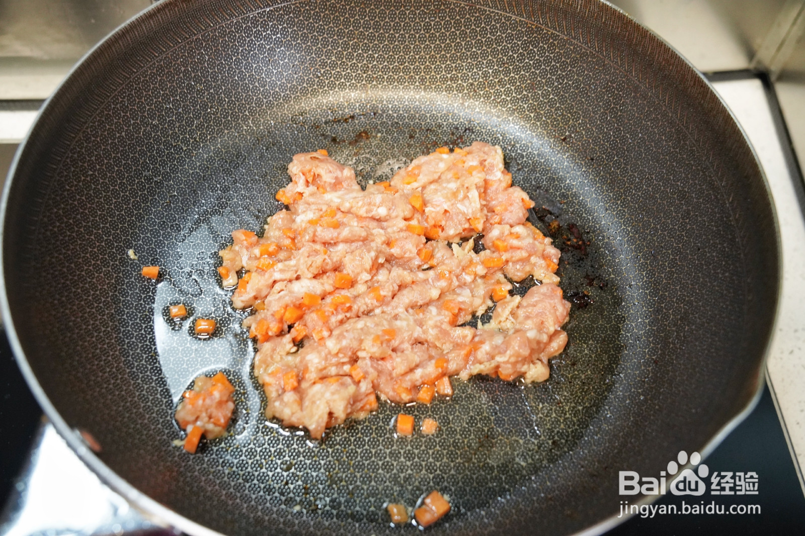 烧汁肉末茄子豆腐煲的做法
